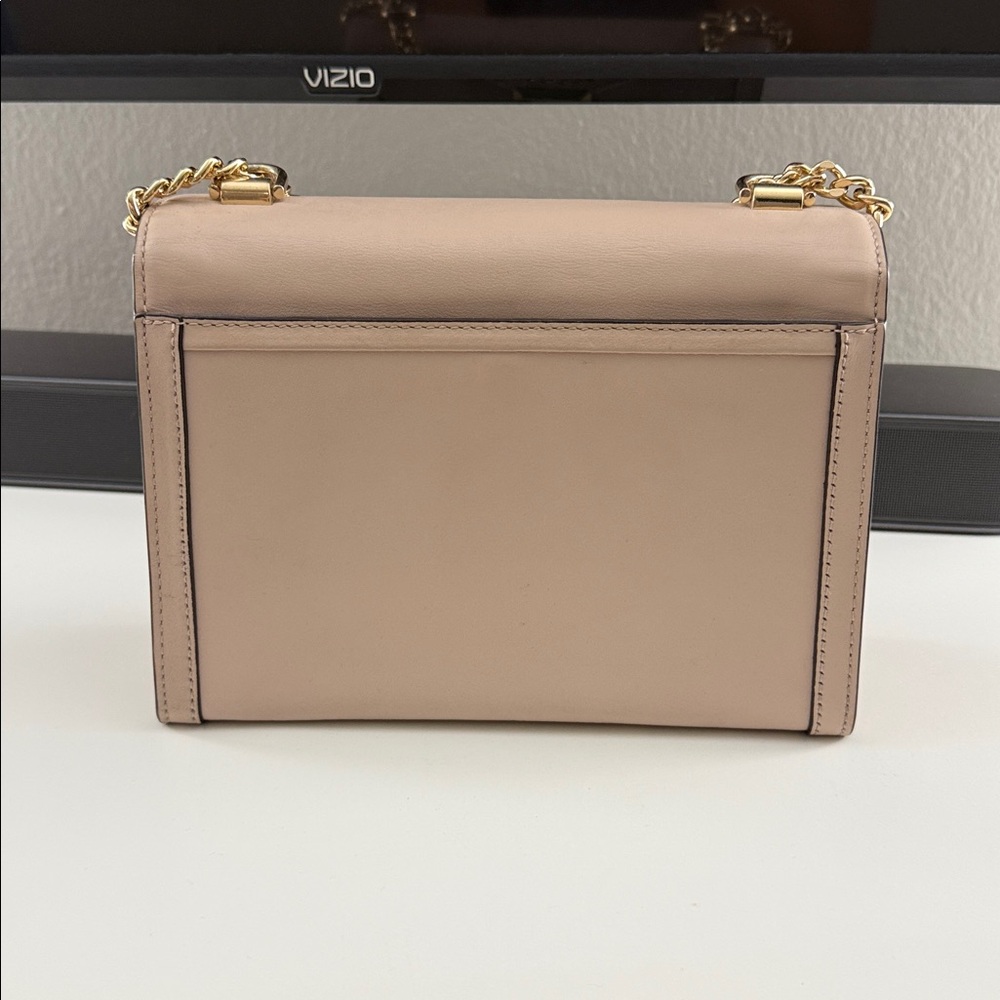 Michael Kors Beige Crossbody Bag with Gold Chain - Picture 3 of 5